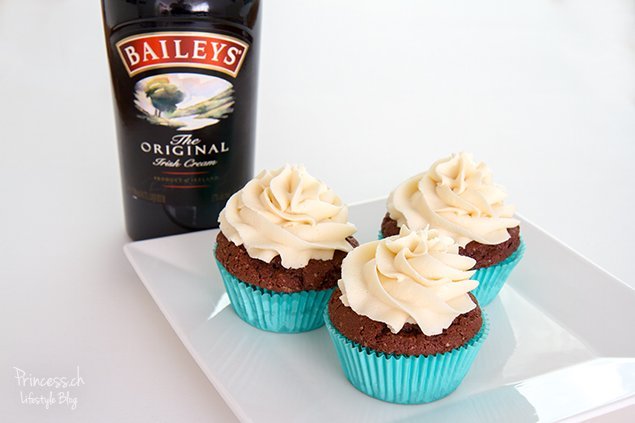 Schoko Baileys Cupcakes mit Baileys Buttercreme Topping | Lifestyle ...