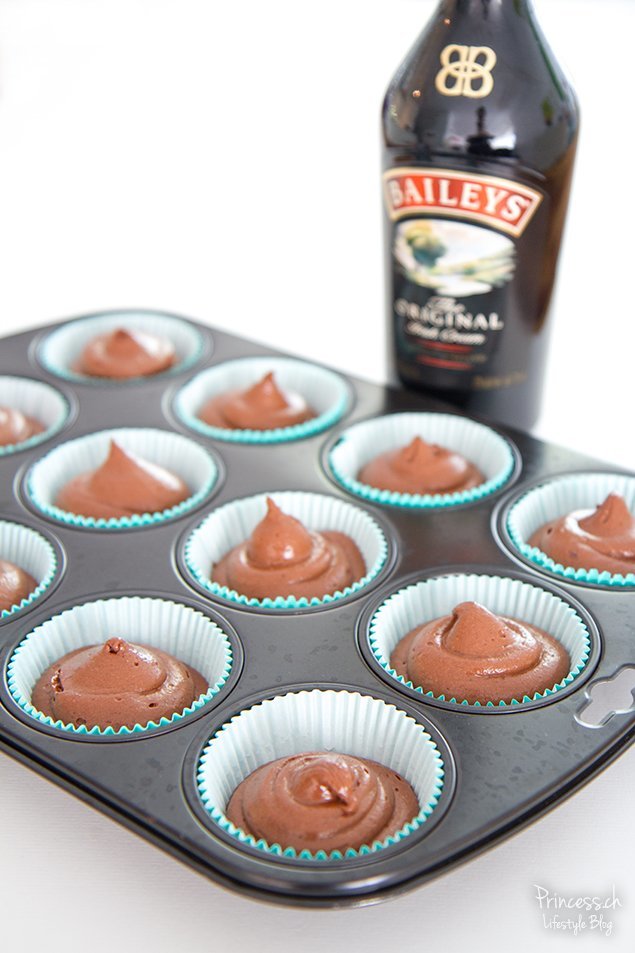 Schoko Baileys Cupcakes mit Baileys Buttercreme Topping | Lifestyle ...