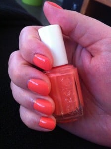 Nagellacke in der neuen Frühlingsfarbe Coral