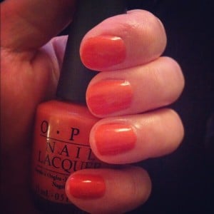 Nagellacke in der neuen Frühlingsfarbe Coral