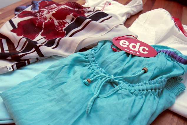 New in: Sale Shopping bei Esprit