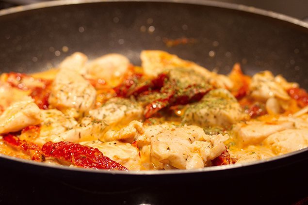 Spaghetti mit getrockneten Tomaten, Chicken & Knoblauch