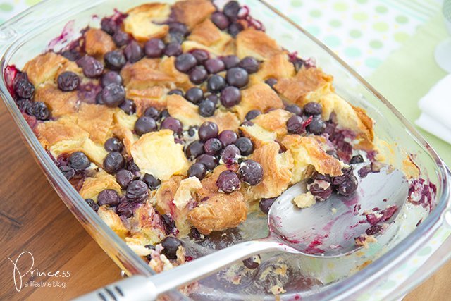 Oster-Brunch Deko und Rezept für Blueberry Croissant Pudding