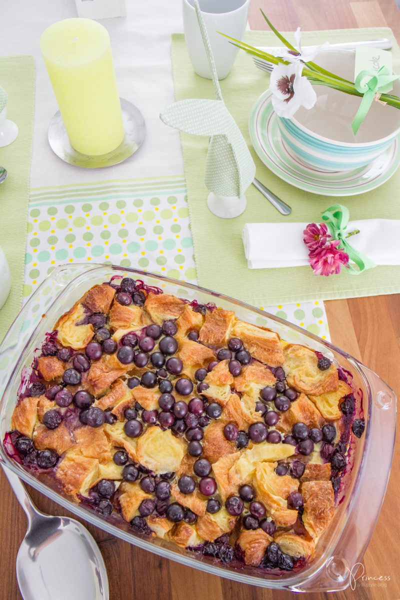 Oster-Brunch Deko und Rezept für Blueberry Croissant Pudding