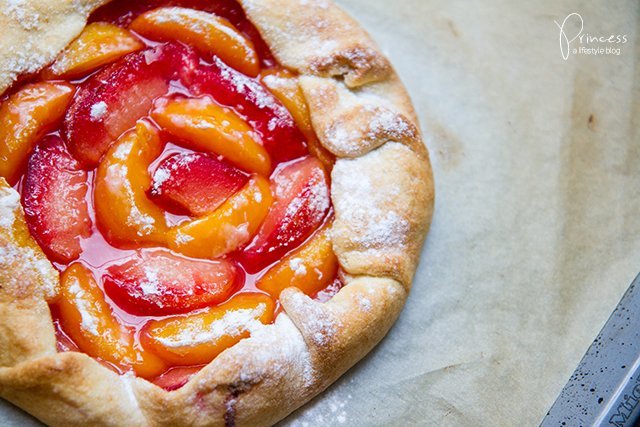 Zwetschgen-Pfirsich-Galette - Food- &amp; Reiseblog - Princess.ch