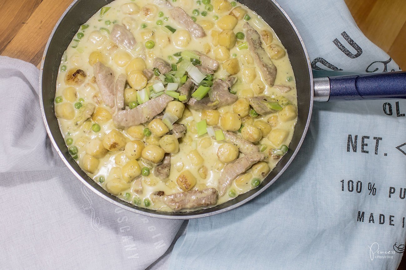 Gnocchi-Pfanne mit Schweineschnitzel-Streifen