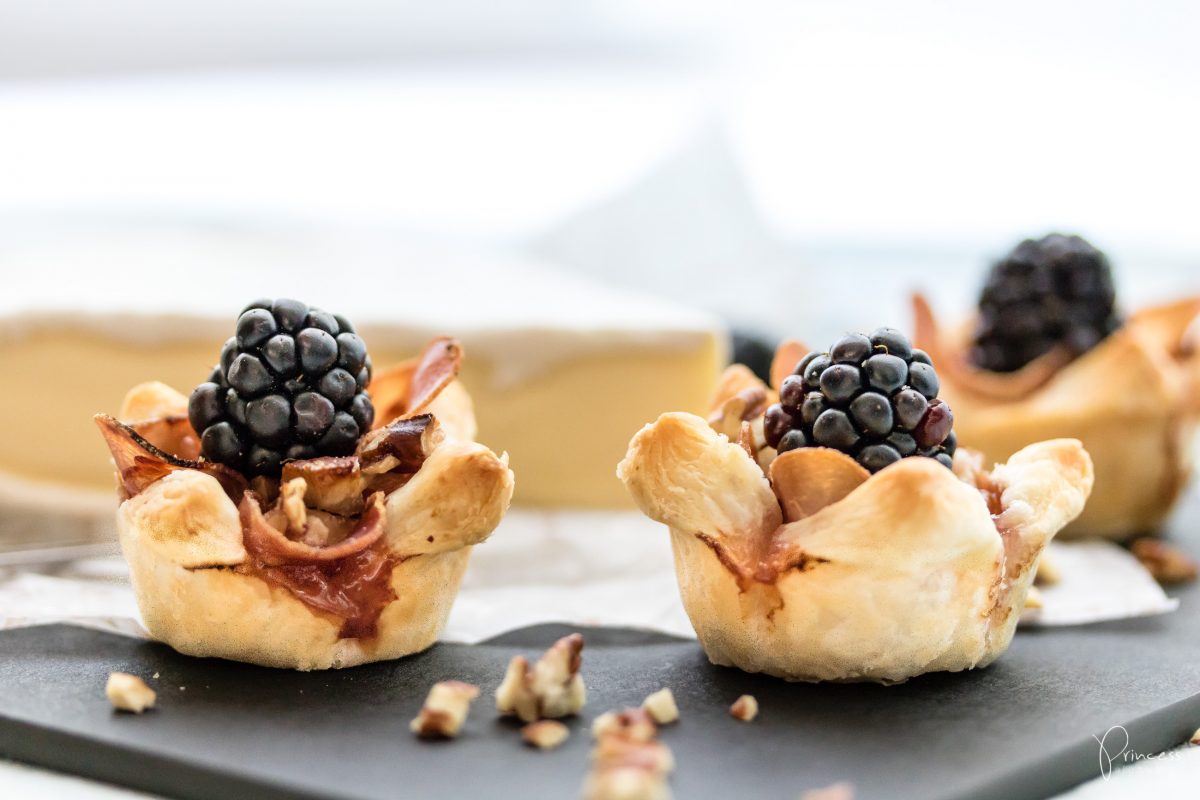 Apéro oder Brunch-Idee: Brombeer Brie Mini-Tarts