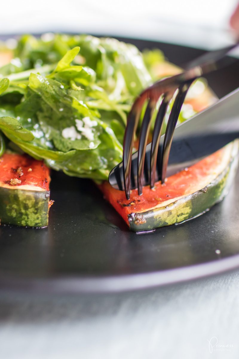 Wassermelone grillen: Rezept mit Feta und Rucola