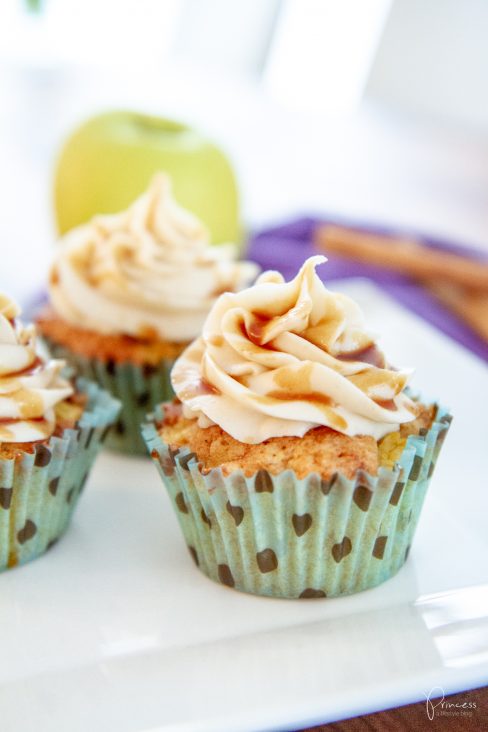 Rezept: Apfel Zimt Karamell Cupcakes - Food-Blog Princess.ch