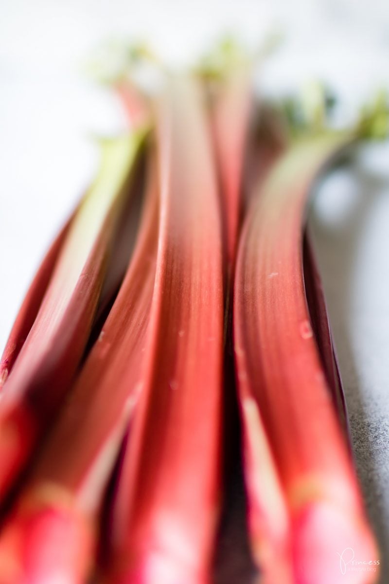 Rhabarber-Galette mit Minz-Pesto