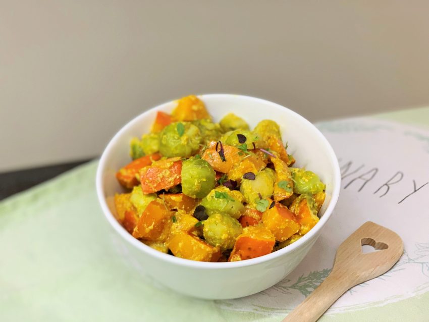 Winter-Ofengemüse mit Kürbis, Kartoffeln und Rosenkohl