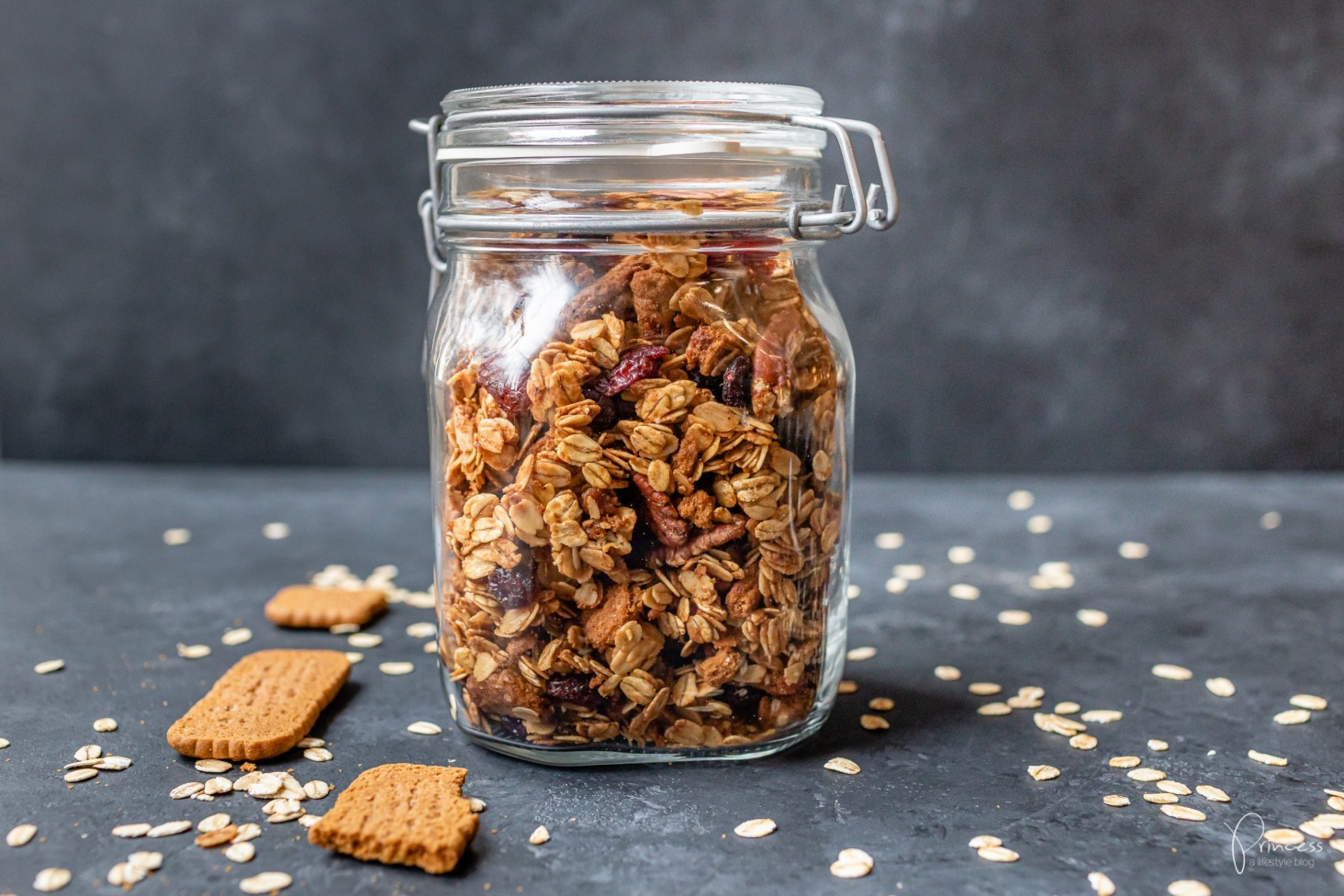 Knuspermüsli: selbstgemachtes Granola ohne Zucker | Rezept