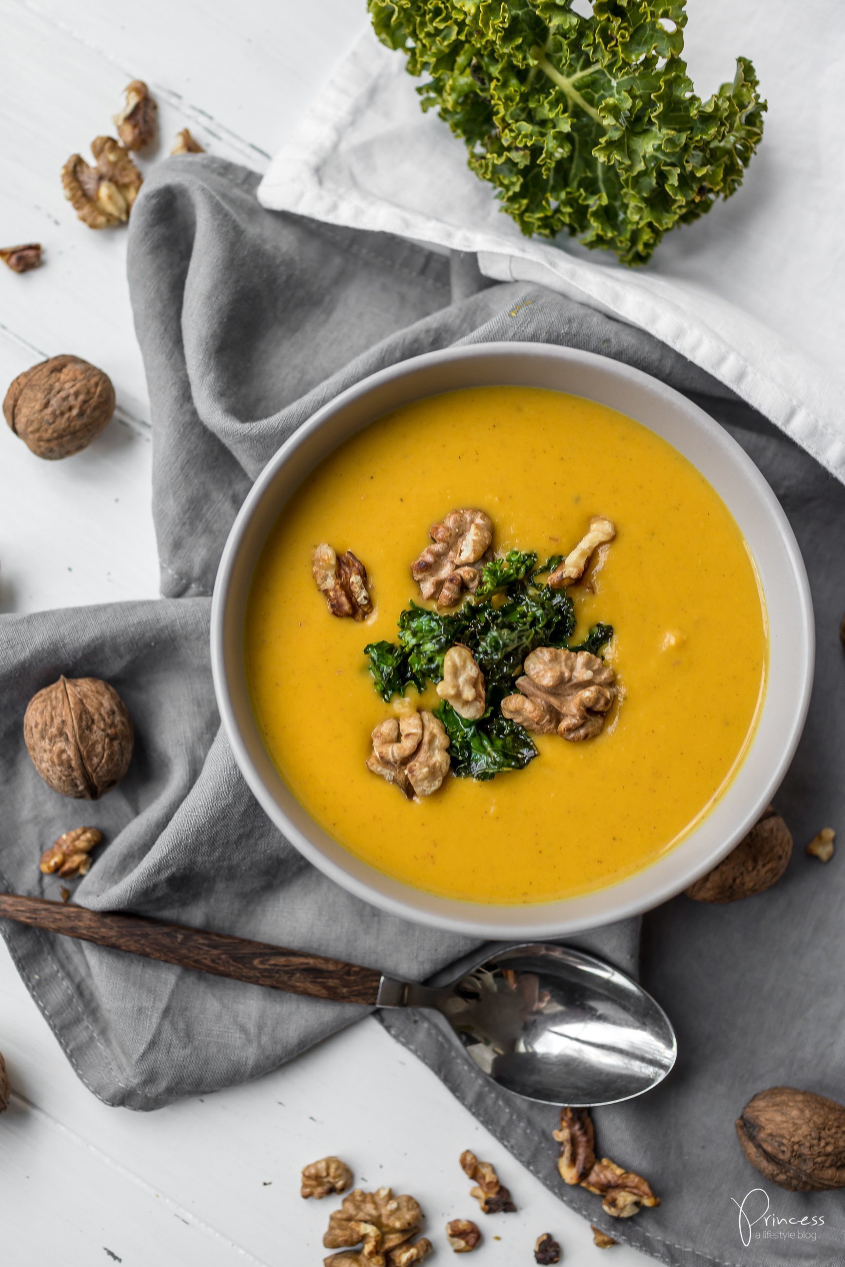 Süsskartoffel Pastinaken Suppe - cremig &amp; vegan | Foodblog Princess.ch