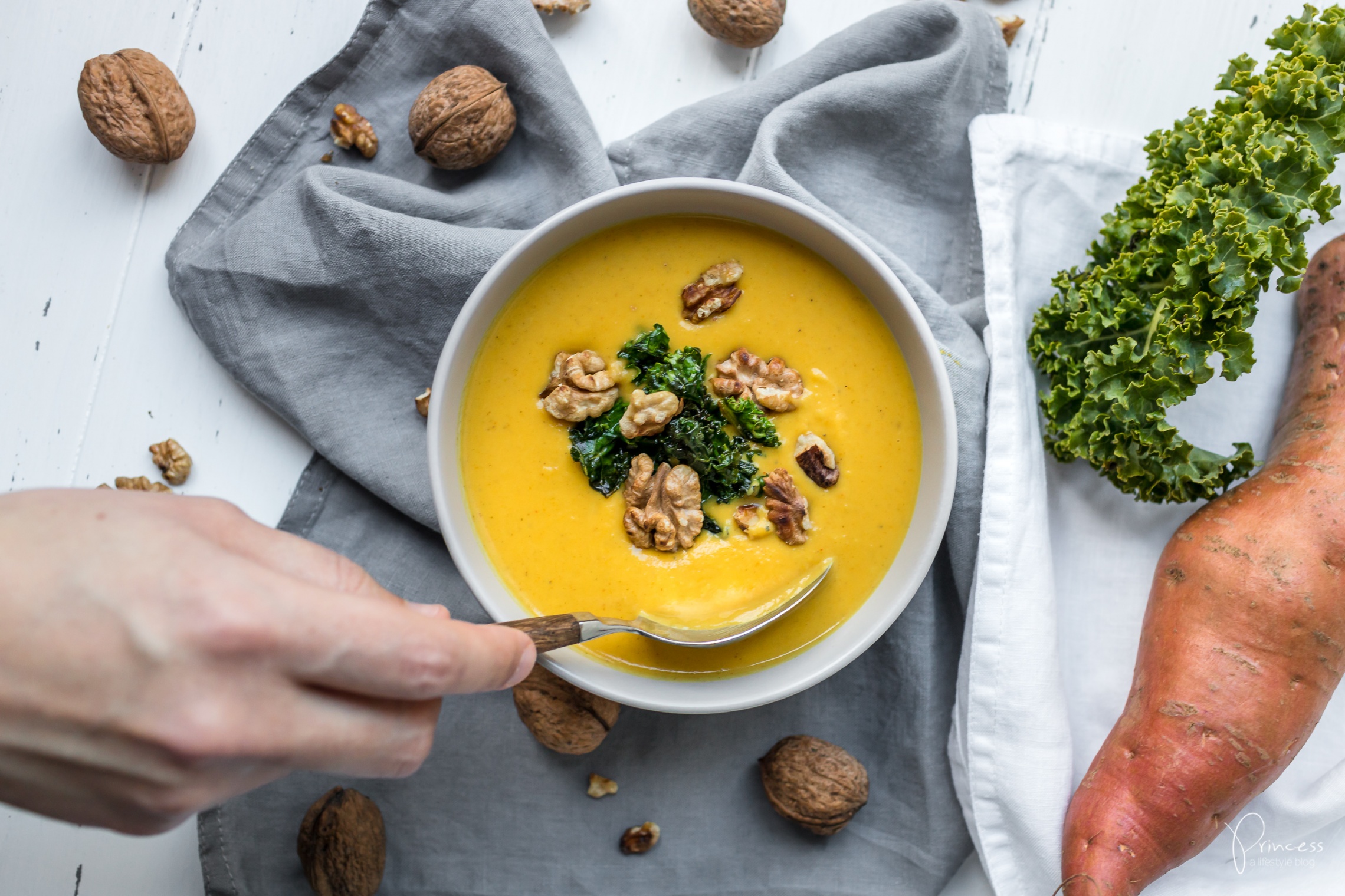 Süsskartoffel Pastinaken Suppe - cremig &amp; vegan | Foodblog Princess.ch