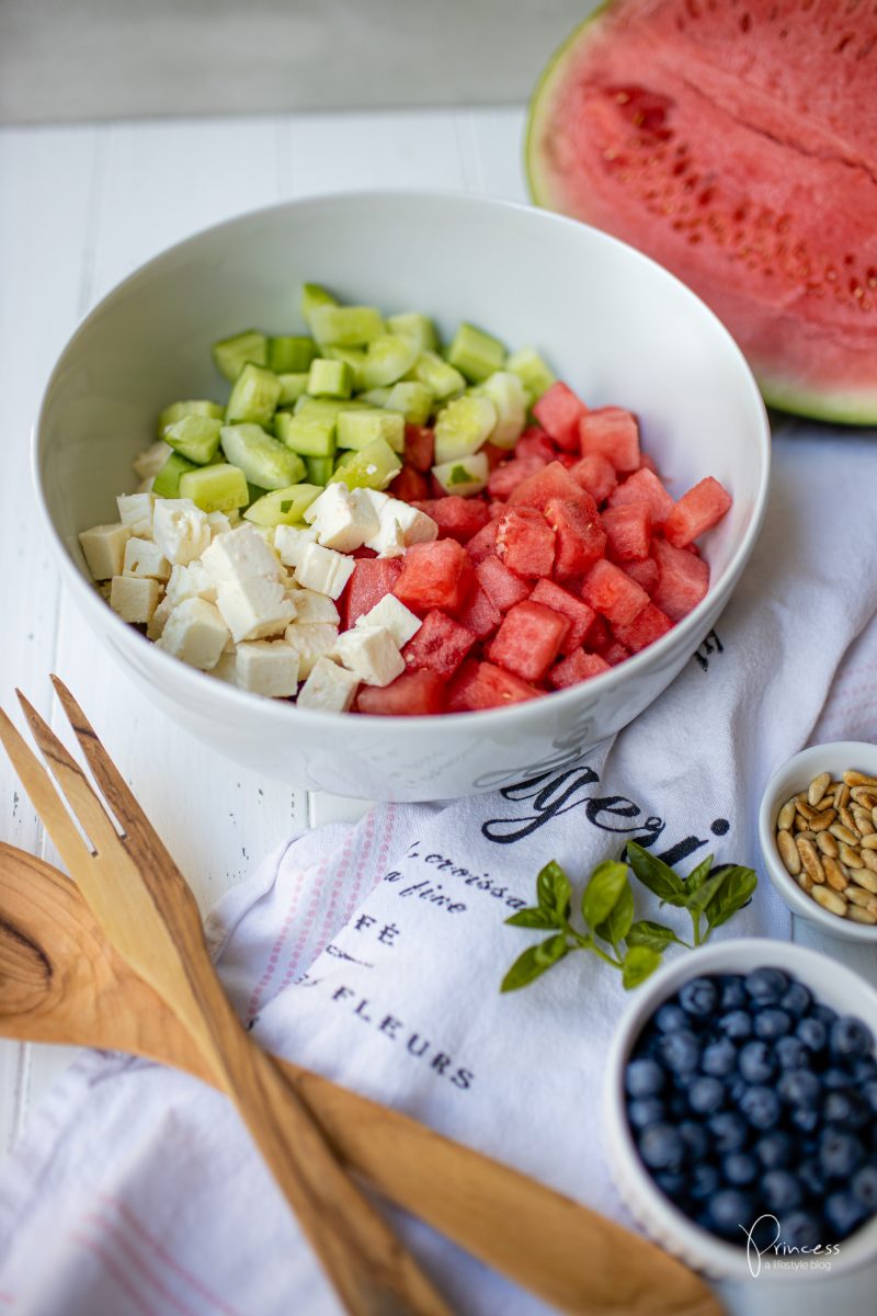 Wassermelonen Feta Salat mit Blaubeeren