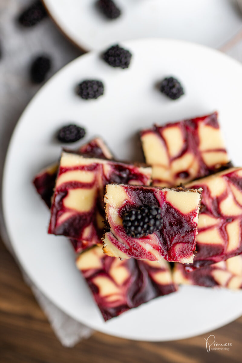 Brombeer Cheesecake Brownies