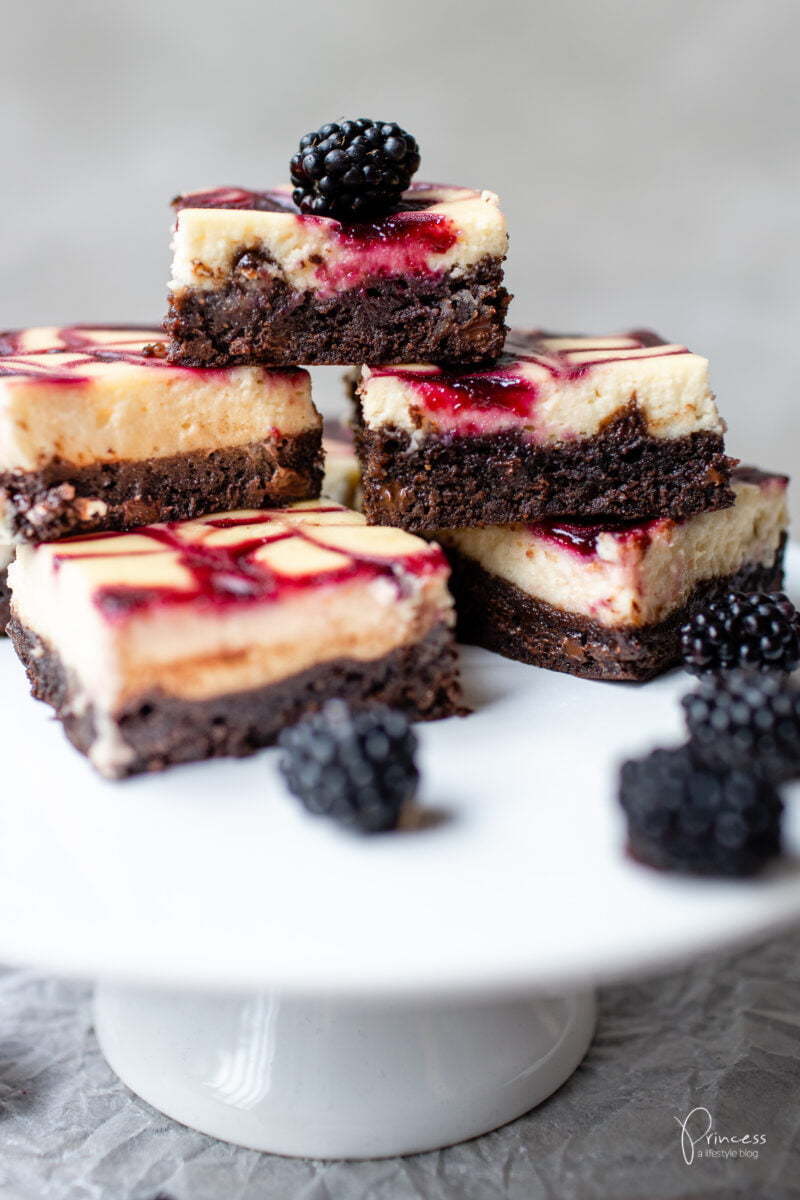 Brombeer Cheesecake Brownies