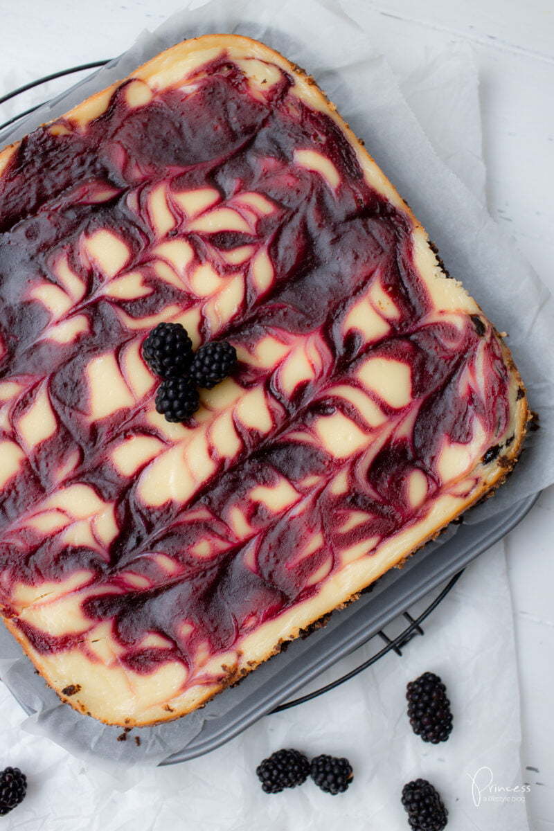 Brombeer Cheesecake Brownies