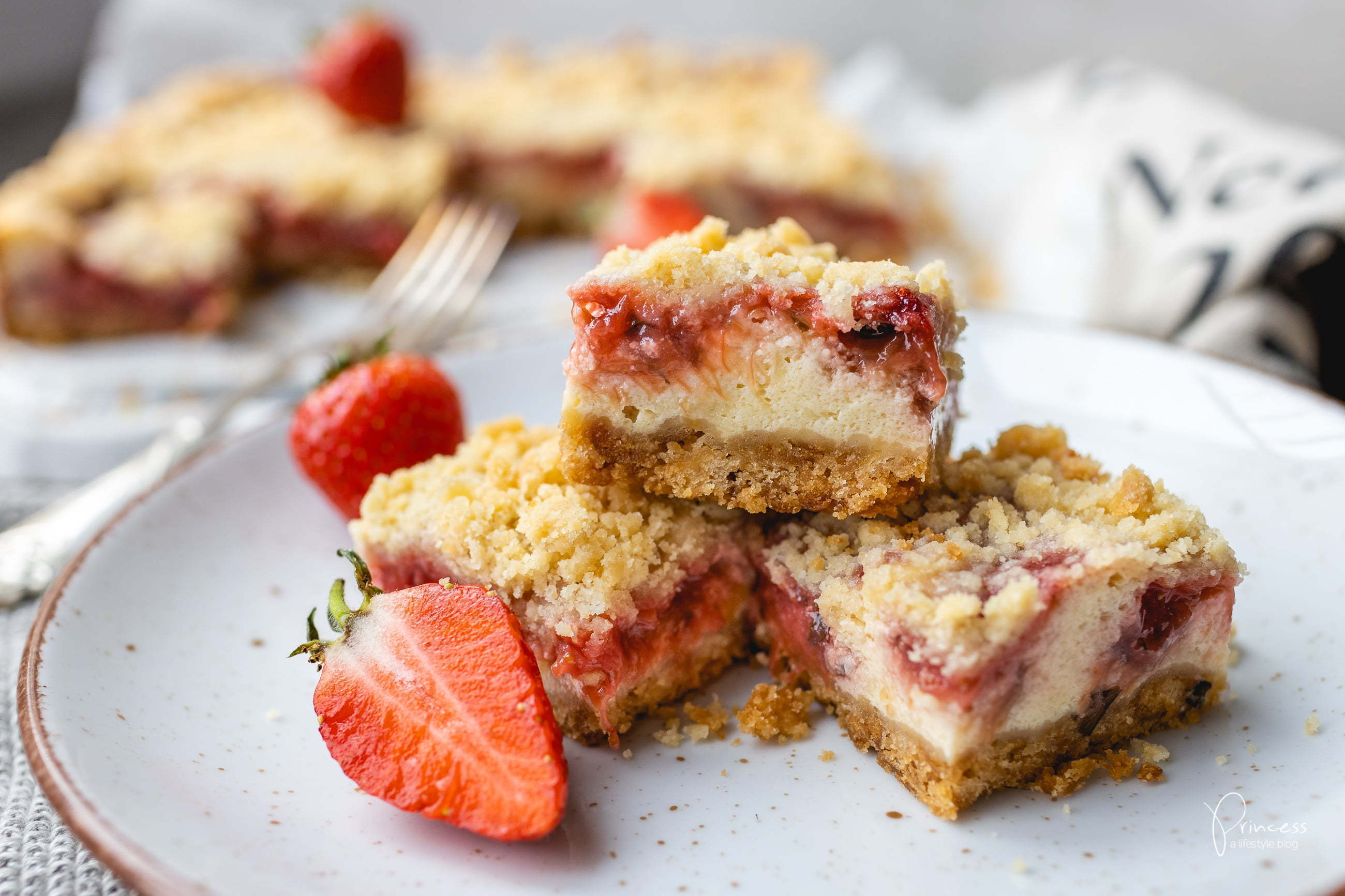 Erdbeer Rhabarber Streusel Cheesecake