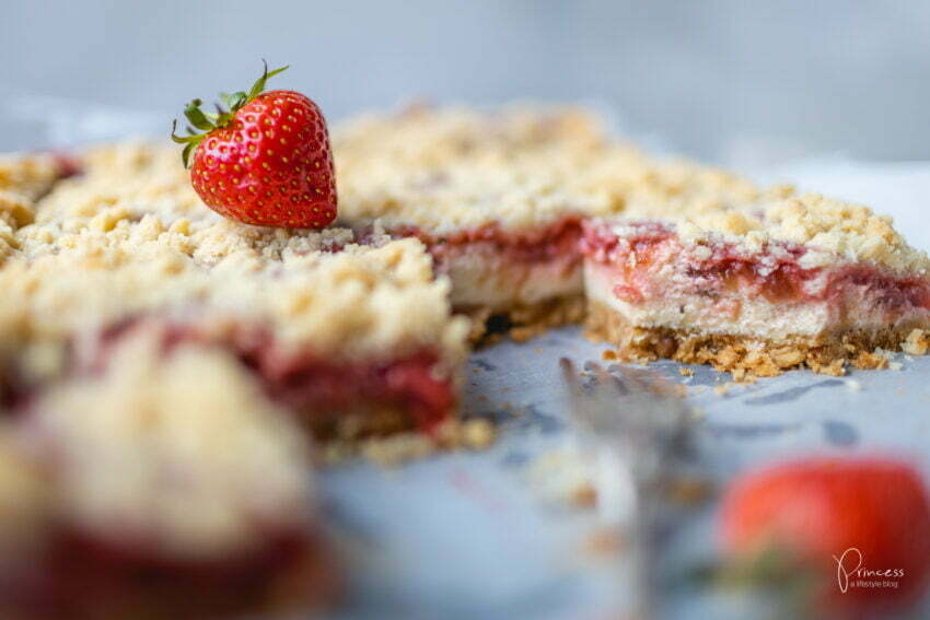 Erdbeer Rhabarber Streusel Cheesecake