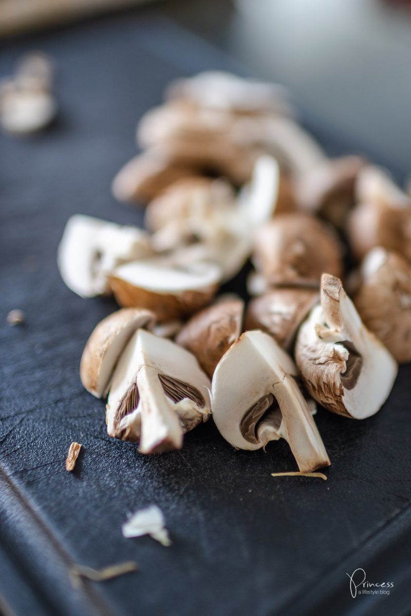 Kürbissuppe mit Geheimzutat und Pilz-Marroni-Ragout
