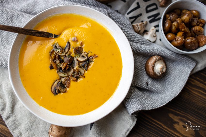 Kürbissuppe mit Geheimzutat und Pilz-Marroni-Ragout
