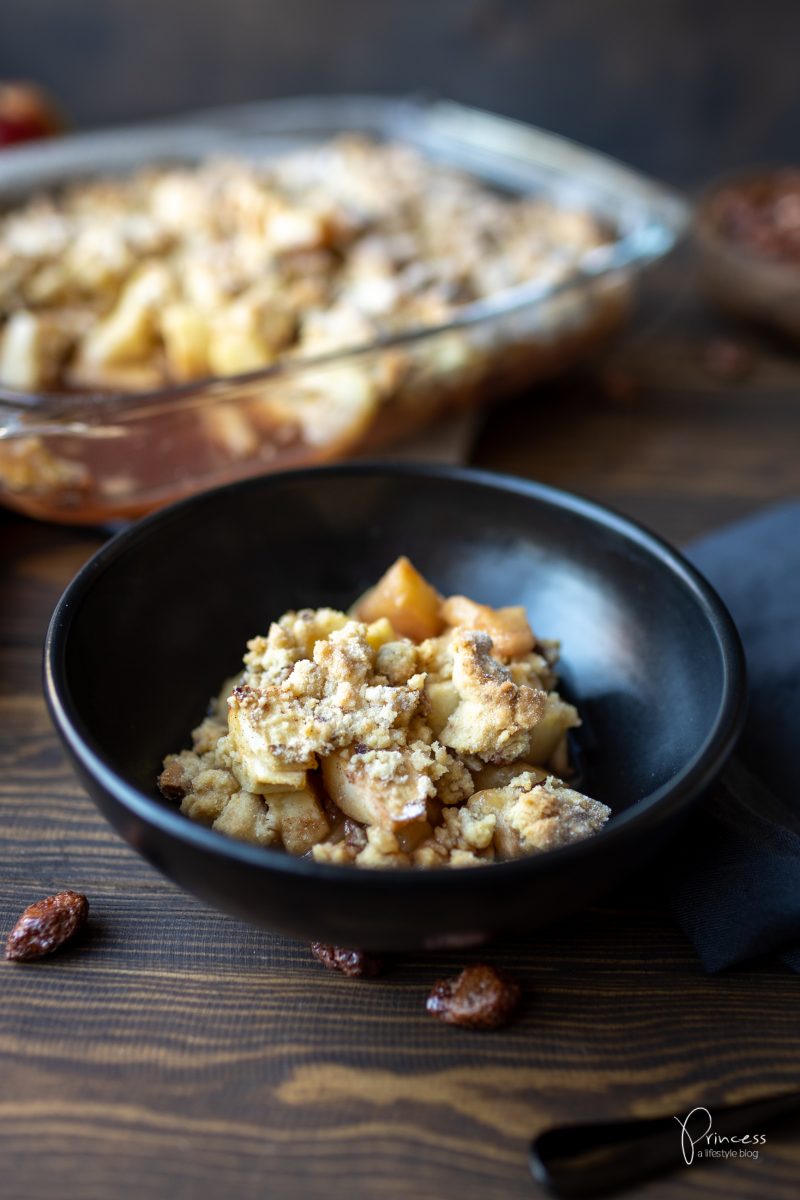Weihnachts Crumble mit Gebrannte Mandeln Eis