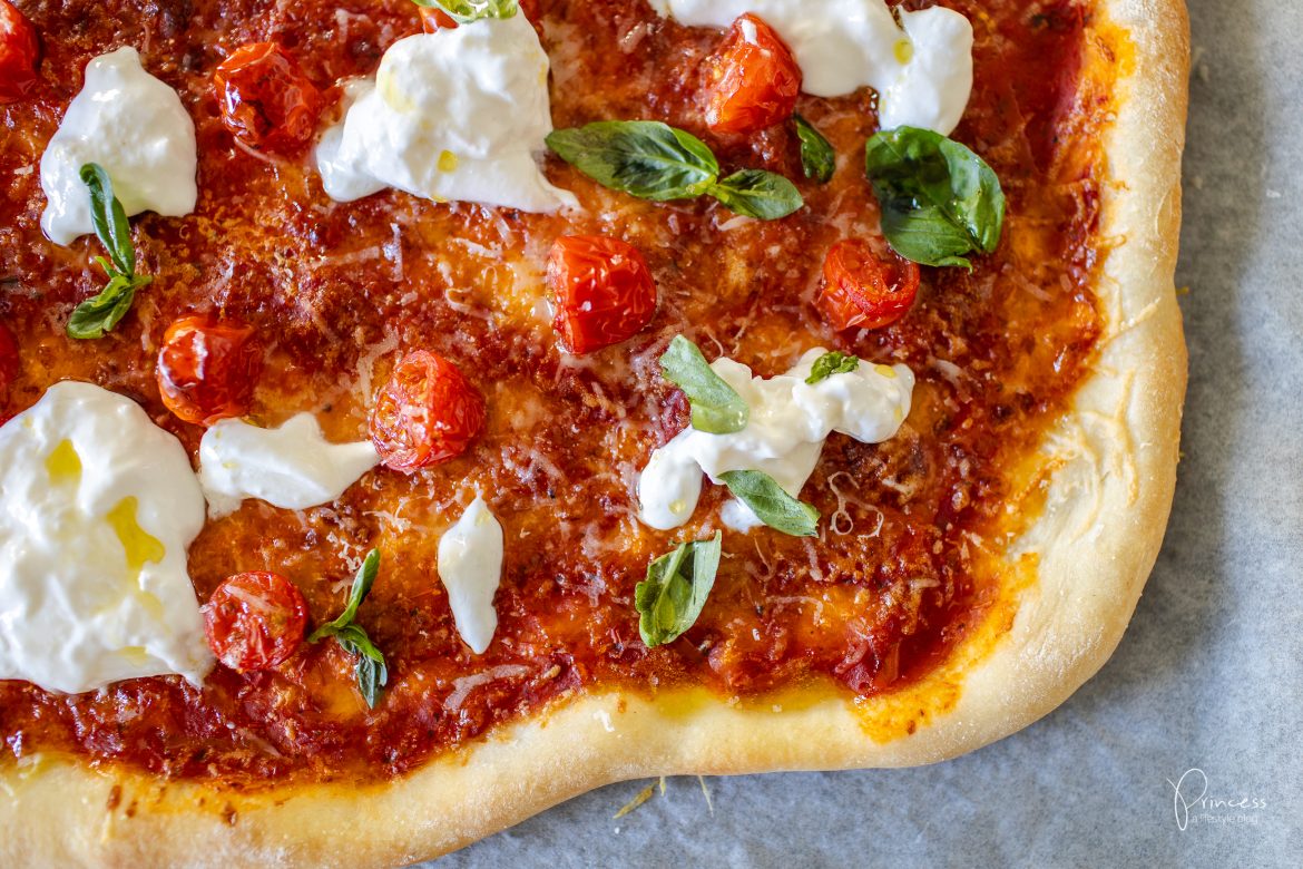 Einfacher Pizzateig über Nacht im Kühlschrank gehen lassen